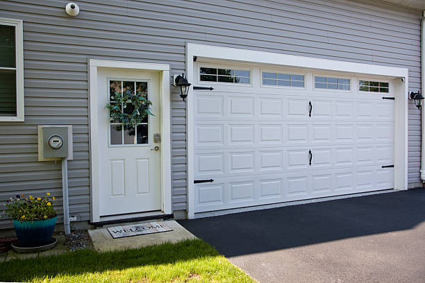 24/7 Emergency Garage Door Panel Replacement experts in Petal, MS